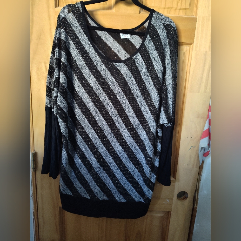 NWOT Chic Striped Black and Silver Top long sleeve